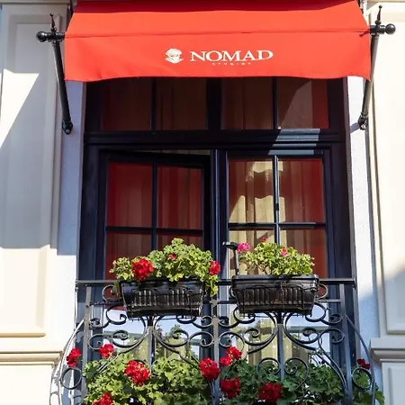 Nomad Studios, Kapana