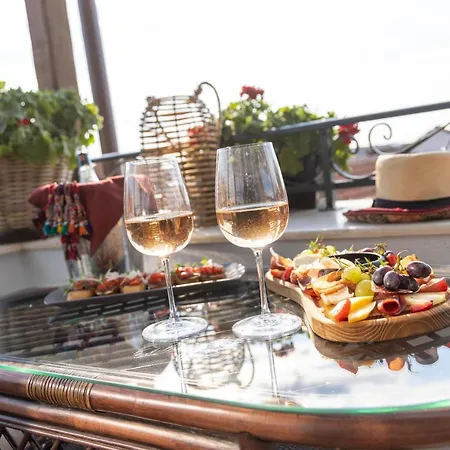 Nomad Studios, Kapana Gasthof