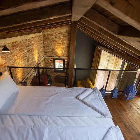 Nomad Studios, Kapana Gasthof