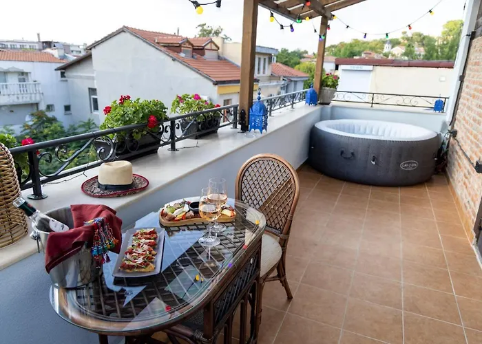 Nomad Studios, Kapana 3*