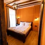 Nomad Studios, Kapana 招待所 3*