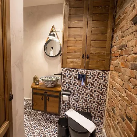 Nomad Studios, Kapana