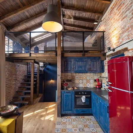 Nomad Studios, Kapana Pensión