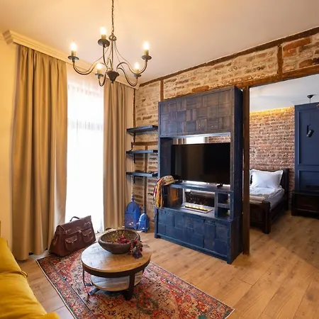 Pensión Nomad Studios, Kapana 3*