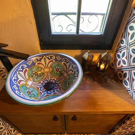 Nomad Studios, Kapana Pensión