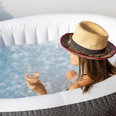 Nomad Studios, Kapana Pensión 3*