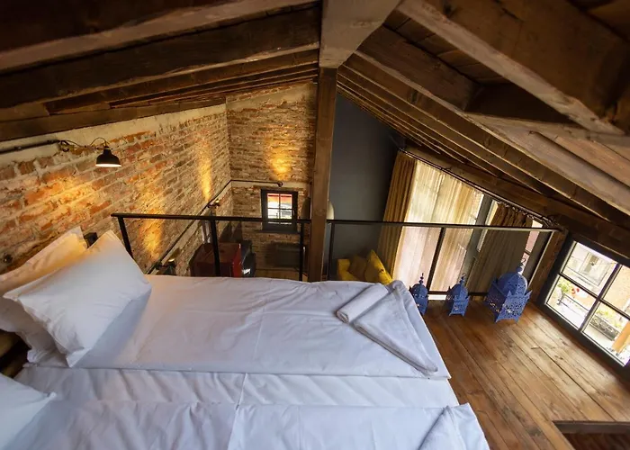 Nomad Studios, Kapana Gæstehus